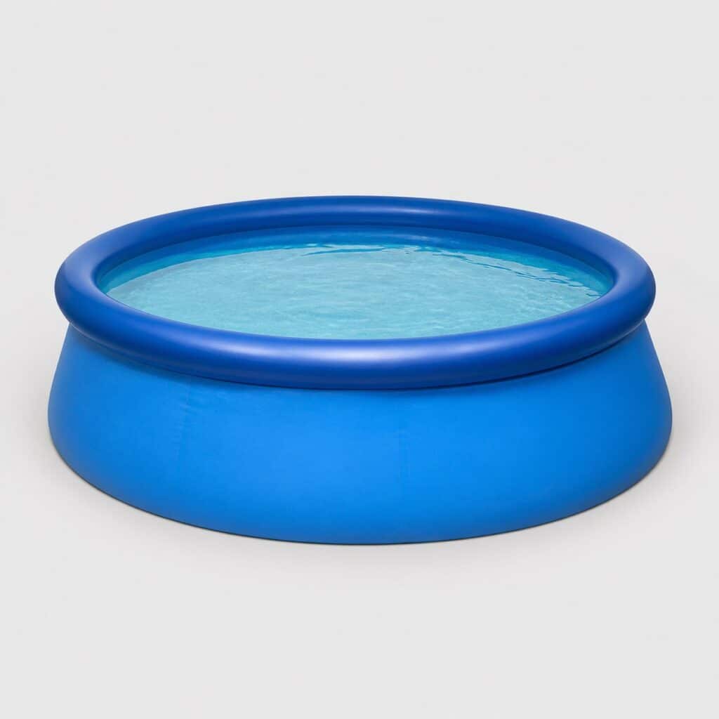 Piscine ronde autoportante à boudin gonflable sur fond gris clair